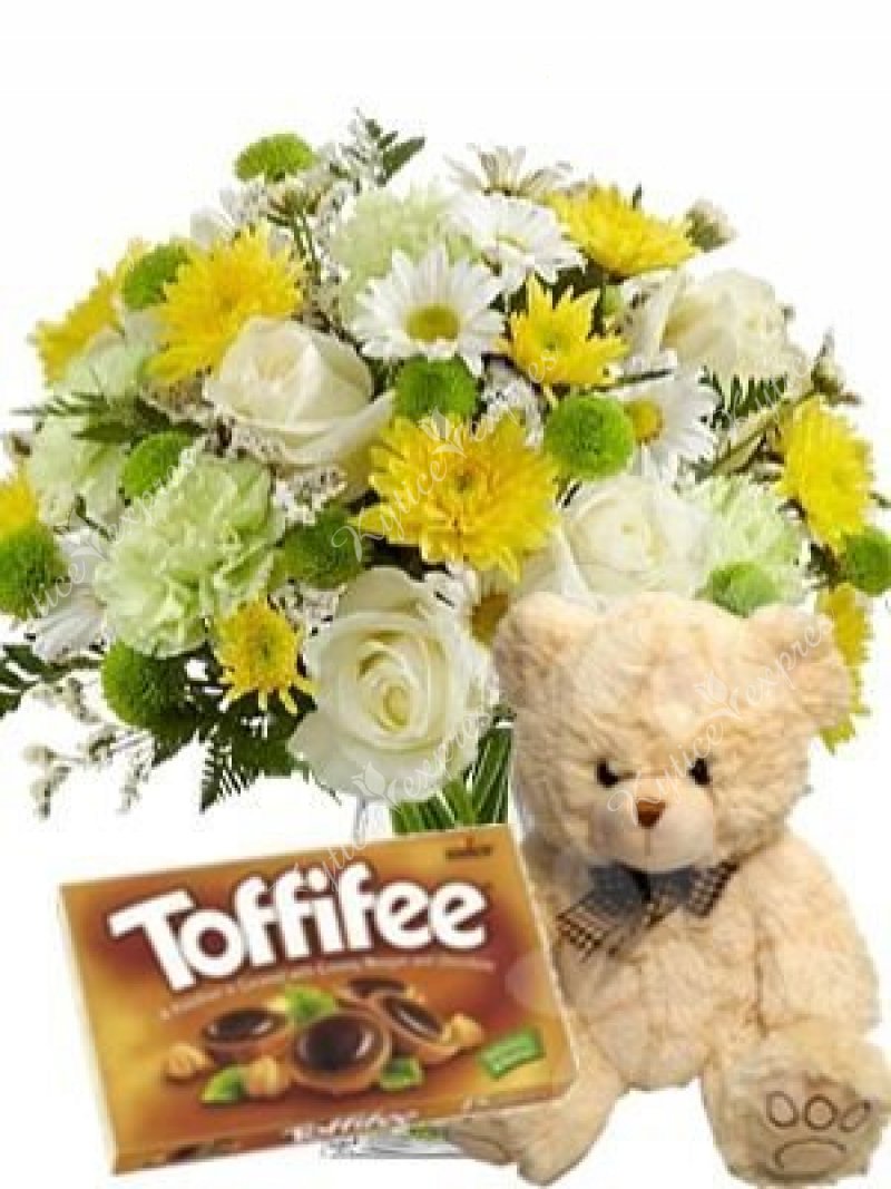 Set of bouquets of Rosana, teddy bear and Toffifee